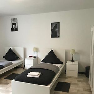 Zimmer mit zwei Einzelbetten